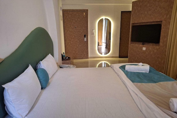 Ruim vrijstaand vakantiehuis in Goa met 5 slaapkamers en zwembad - thumbnail 3