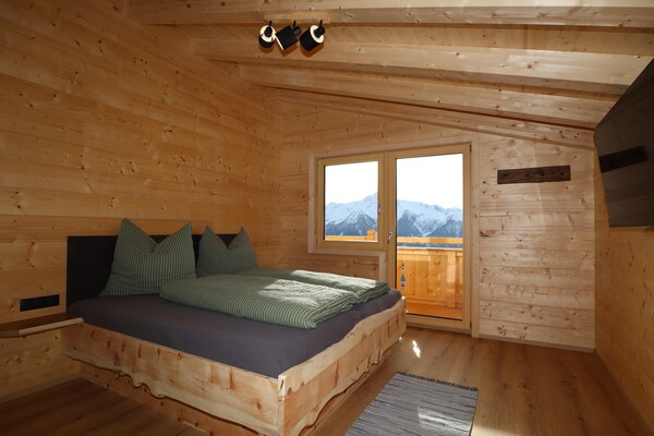 Vrijstaande chalet op 1700m in Hippach met panoramisch uitzicht over het Zillertal - thumbnail 3