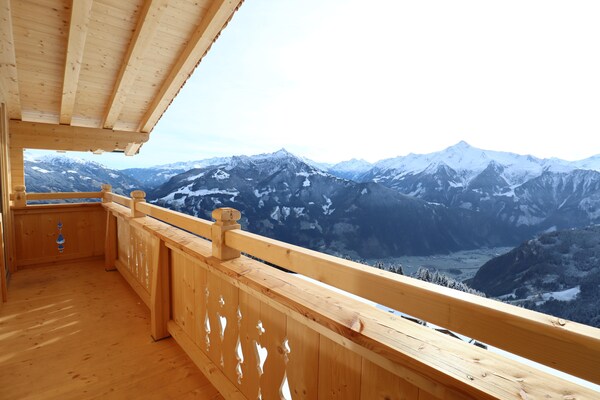 Vrijstaande chalet op 1700m in Hippach met panoramisch uitzicht over het Zillertal - thumbnail 6