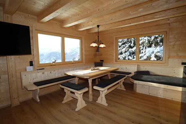 Vrijstaande chalet op 1700m in Hippach met panoramisch uitzicht over het Zillertal - thumbnail 4