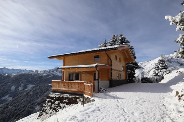 Vrijstaande chalet op 1700m in Hippach met panoramisch uitzicht over het Zillertal - thumbnail 2