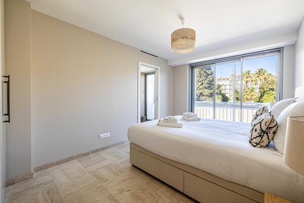 Elegant appartement met zeezicht in Cannes, 75m², 2 badkamers, balkon - thumbnail 3