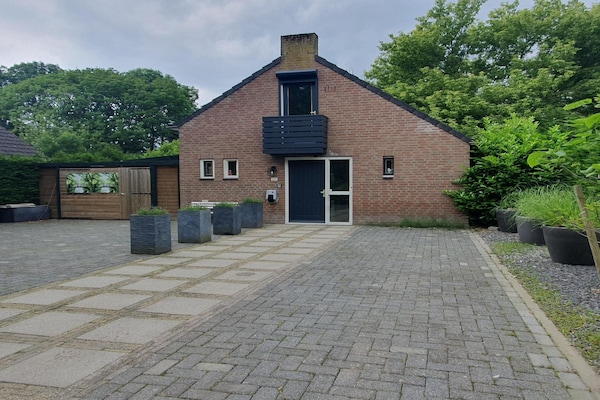 Forest 217: Vrijstaande saunabungalow in bosrijk Ewijk voor 6 personen - thumbnail 1