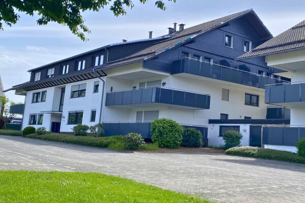 Penthouse aan de piste met 123m² dakterras en sauna in het hart van Winterberg - thumbnail 1
