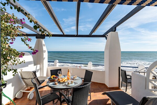 Strandappartement Calahonda: direct aan zee, terras met zeezicht - thumbnail 4