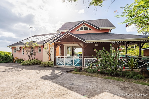 Luxe villa Guadeloupe: 17 pers., zeezicht, zwembad, 100m van strand - thumbnail 1