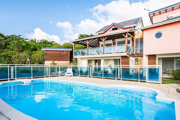 Luxe villa Guadeloupe: 17 pers., zeezicht, zwembad, 100m van strand - thumbnail 2