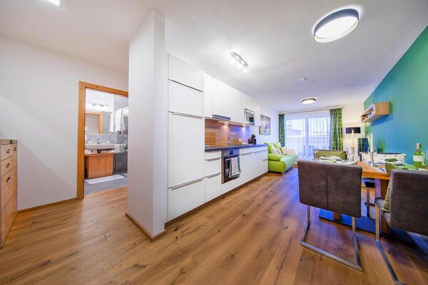 Appartement Helios Top 8: 50m² aan de bosrand in Neukirchen, 140m tot de lift - thumbnail 3