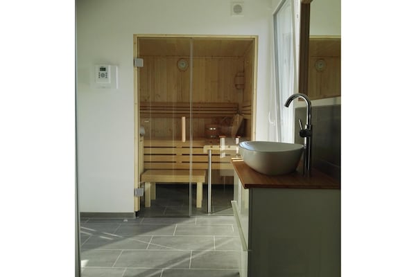 Ruim appartement met sauna op 1 km van strand in Burhave - thumbnail 4