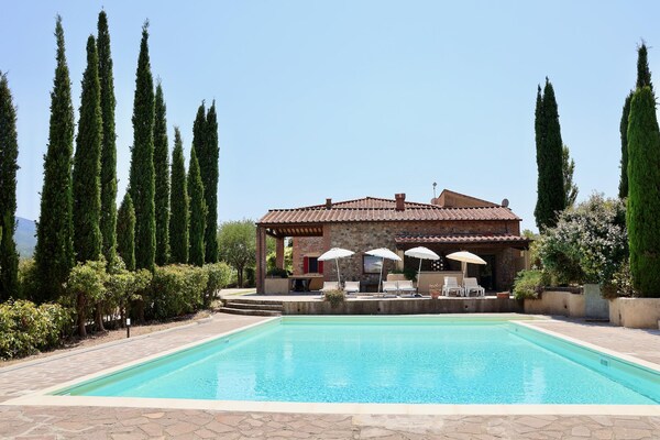 Privézwembad en Toscaanse luxe in vakantiehuis Podere La Sterza - thumbnail 1