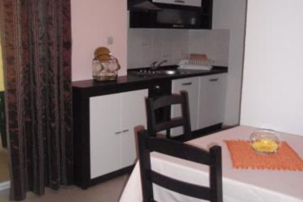 Knus appartement vlakbij zee in Dugi Rat voor 3 personen - thumbnail 2