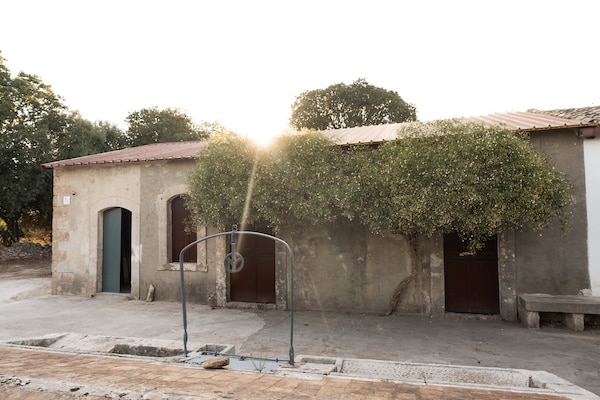 Vrijstaande villa met privézwembad en tuin op 5 km van Siracusa - thumbnail 1