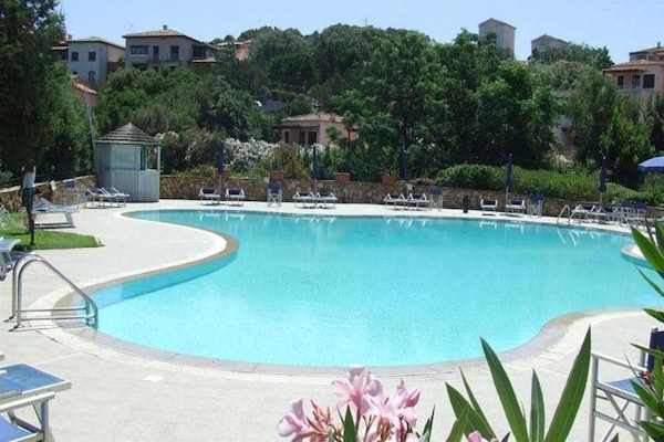 Licht appartement met zwembad en terras, 600m van strand Porto Rotondo - thumbnail 2