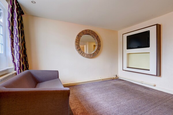 Stijlvol appartement voor 2 personen nabij Manchester Airport - thumbnail 3