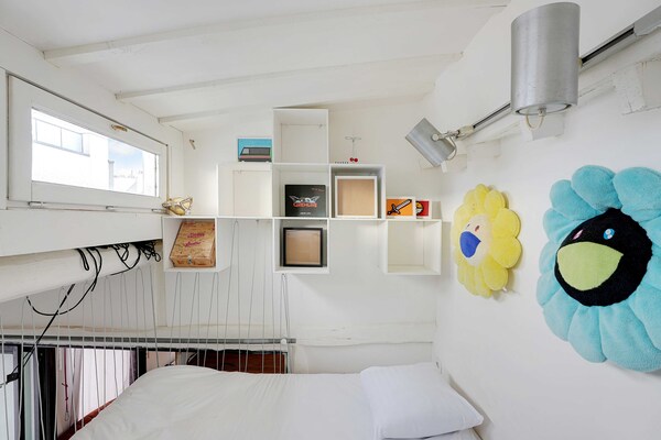 Licht mezzanine-appartement voor 4 personen in levendig République, Parijs - thumbnail 3