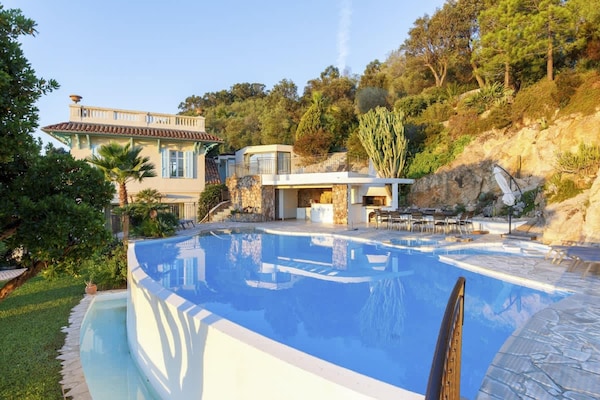 Ruime villa met zeezicht, privézwembad en bosrijke ligging in Théoule-sur-Mer - thumbnail 2