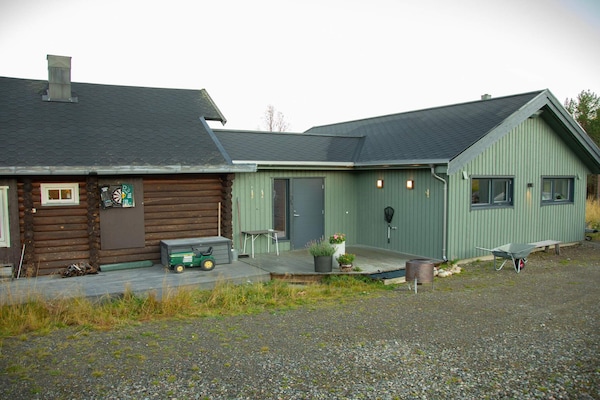 Sfeervol blokhut met hottub en uitzicht op noorderlicht bij Øverbygd - thumbnail 6
