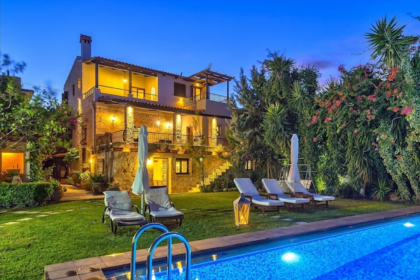 Villa Arhontariki: Ruim 7-persoons huis met privézwembad in Kalyviani bij Kissamos - thumbnail 1