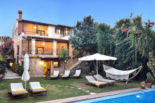 Villa Arhontariki: Luxe villa met privézwembad in Kalyviani, West-Kreta - thumbnail 1