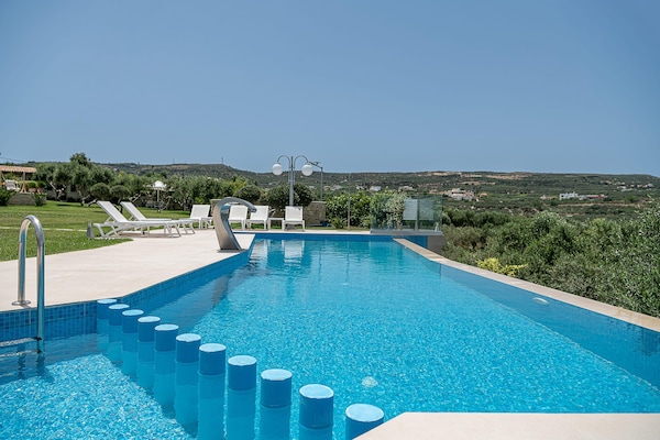 Villa Aloni: Luxe villa met infinitypool en zeezicht bij Kissamos, Kreta - thumbnail 2