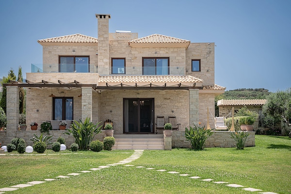 Villa Aloni: Luxe villa met infinitypool en zeezicht bij Kissamos, Kreta - thumbnail 1