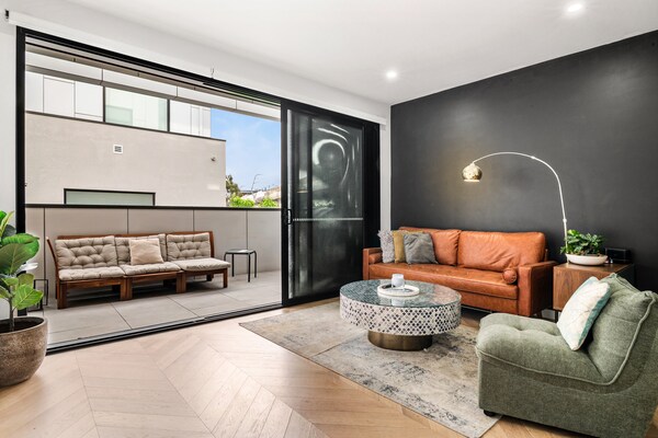Stijlvol appartement met 2 slaapkamers en balkon in Carnegie - thumbnail 1