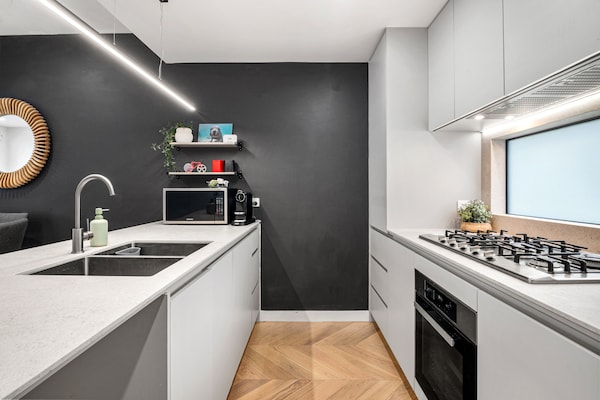 Stijlvol appartement met 2 slaapkamers en balkon in Carnegie - thumbnail 2
