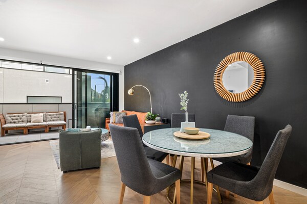 Stijlvol appartement met 2 slaapkamers en balkon in Carnegie - thumbnail 3