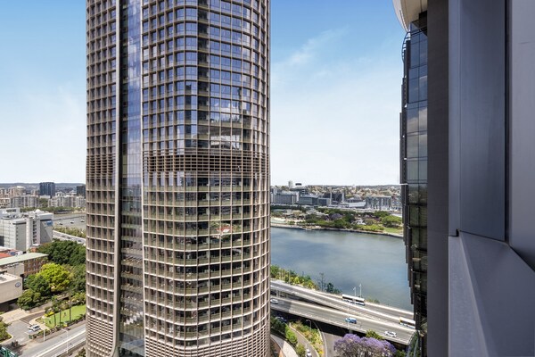 Strak appartement in Brisbane City met zwembad, sauna en skyline uitzicht - thumbnail 4