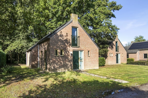 Knusse boshuisje met sauna: rust en privacy in Ewijk voor 4 personen - thumbnail 1