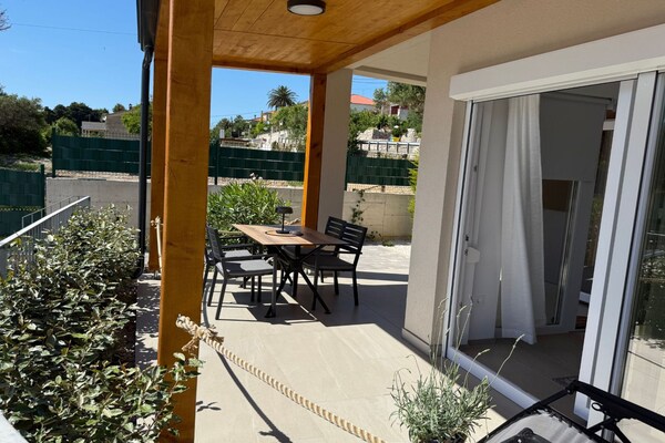 Knus appartement met terras op 100 meter van het strand in Banjol - thumbnail 5