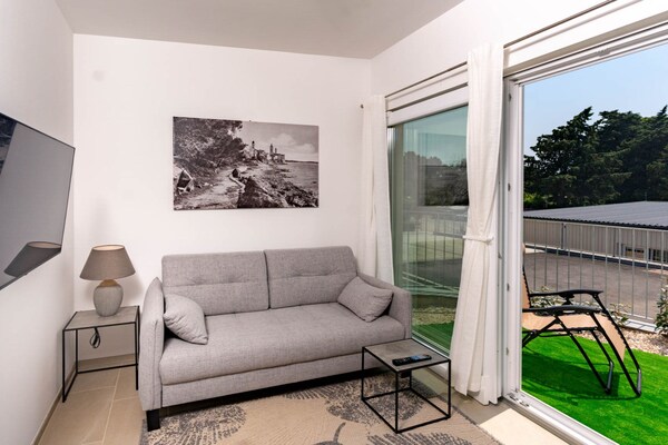 Knus appartement met terras op 100 meter van het strand in Banjol - thumbnail 2