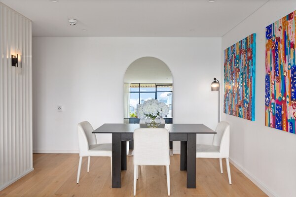 Stijlvol appartement in Glebe met uitzicht op de skyline van Sydney - thumbnail 3