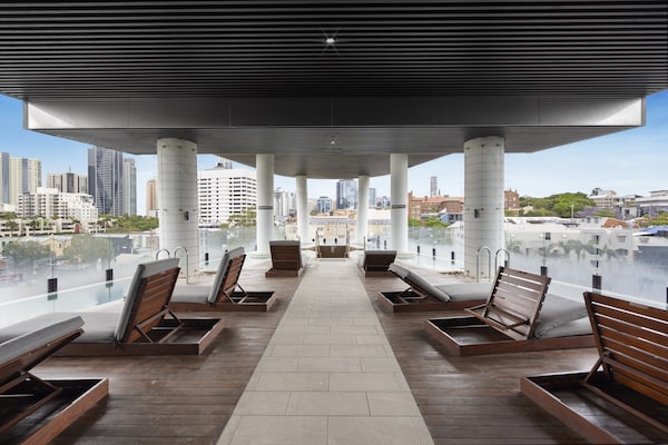 Licht appartement met balkon in bruisend Fortitude Valley, vlakbij openbaar vervoer - thumbnail 2