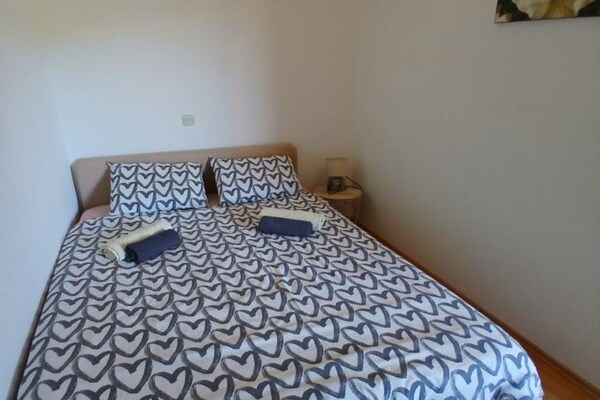 Op 700 m van het strand: ruim appartement in Kampor voor 5 personen - thumbnail 4