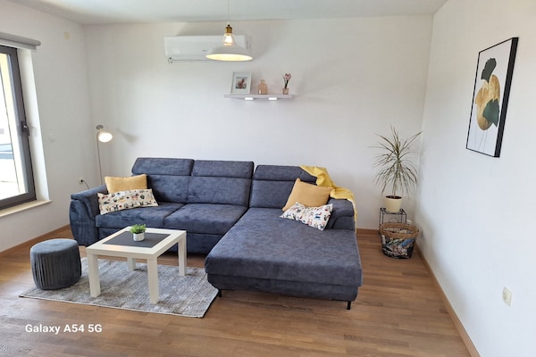 Appartement Roza: Zeezicht-balkon op 200m van het strand in Šibenik - thumbnail 2