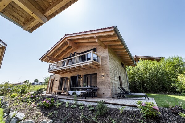 Vrijstaand chalet met privésauna en open haard aan de golfbaan in Bayerbach - thumbnail 6