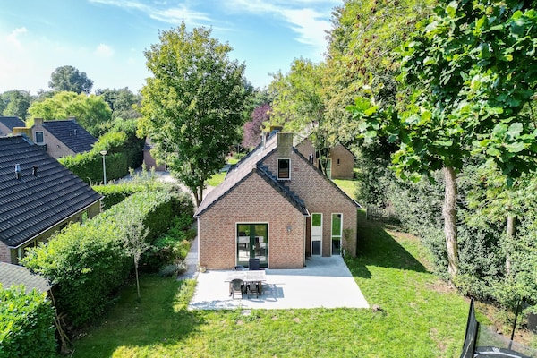 Vrijstaande bosbungalow met sauna en privétuin in Ewijk, nabij Nijmegen - thumbnail 2