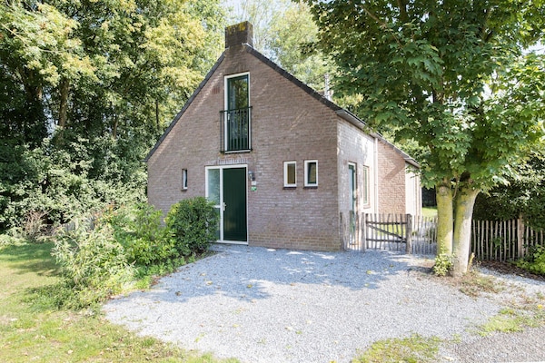 Vrijstaande bosbungalow met sauna en privétuin in Ewijk, nabij Nijmegen - thumbnail 1