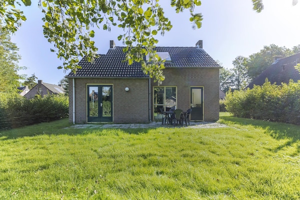 Forest 217: Vrijstaande sauna bungalow in het bos voor 4 personen - thumbnail 1