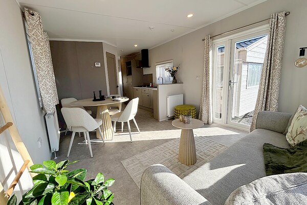 Comfortabel 5-persoons chalet bij duinen en strand op Ameland - thumbnail 2