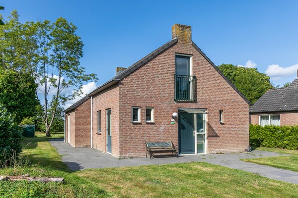 Forest 217: Luxe sauna bungalow in het bos voor 6 personen bij Ewijk - thumbnail 1
