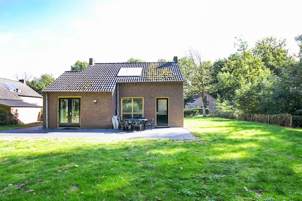 Forest 217: Vrijstaande saunabungalow voor 6 personen in bosrijk Ewijk - thumbnail 1
