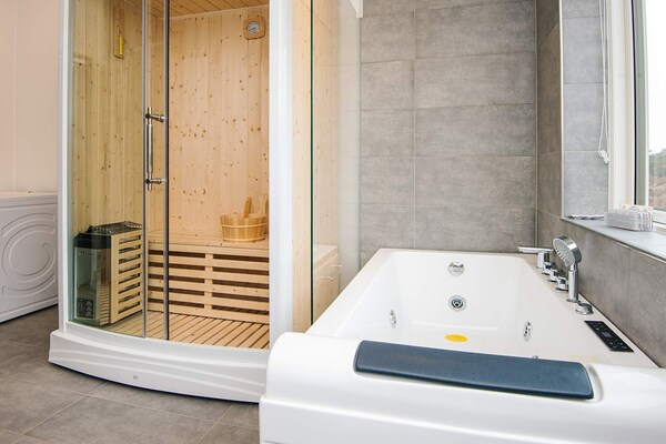 Nieuw vakantiehuis in Saltum met buitenspa, biljart en strand op 2 km - thumbnail 2