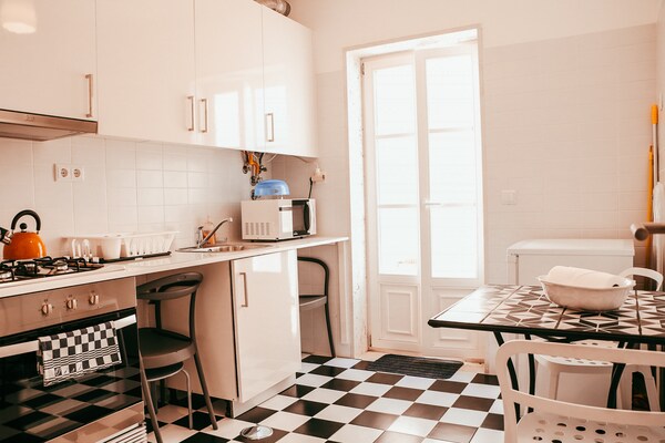 Authentiek appartement met terras in Alfama, Lissabon – vlakbij rivier en golf - thumbnail 3