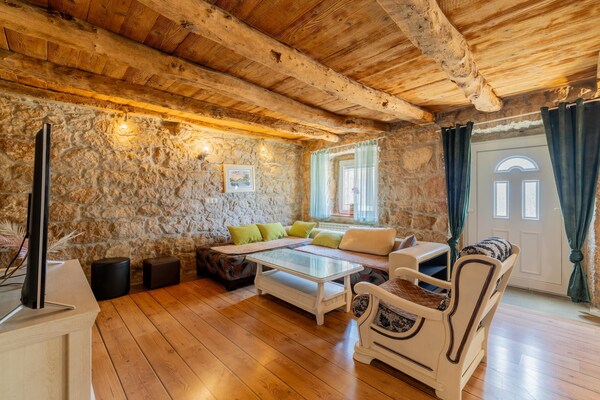 Villa Lavandis: authentieke stenen villa met privézwembad bij Imotski - thumbnail 2