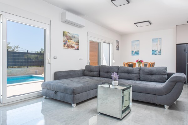 Moderne villa met privézwembad, hydromassage en waterval nabij Split - thumbnail 3