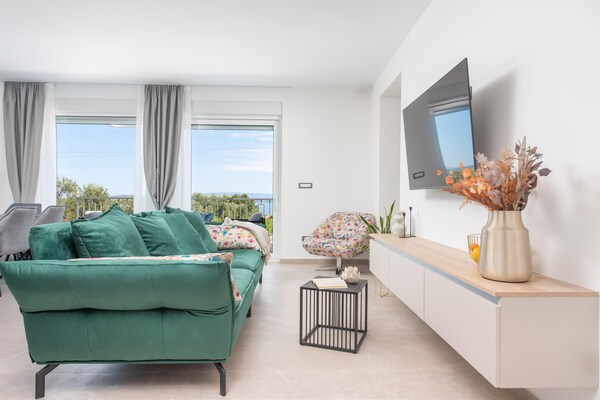 Villa Vista Vinea: luxe privévilla met panoramisch uitzicht en verwarmd zwembad bij Split - thumbnail 2