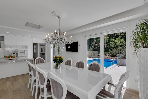 Villa Prestige in Baška Voda met privézwembad voor 10 personen - thumbnail 5