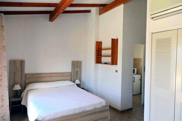 Knusse vrijstaande studio met balkon voor 3 personen in L'Ile Rousse - thumbnail 4